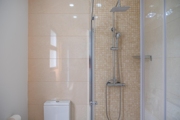 Bathroom 2, Hillside Villa, Calheta
