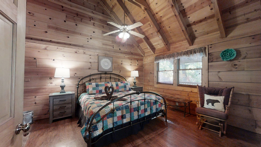 Bedroom 3, Bean Pot, Sevier