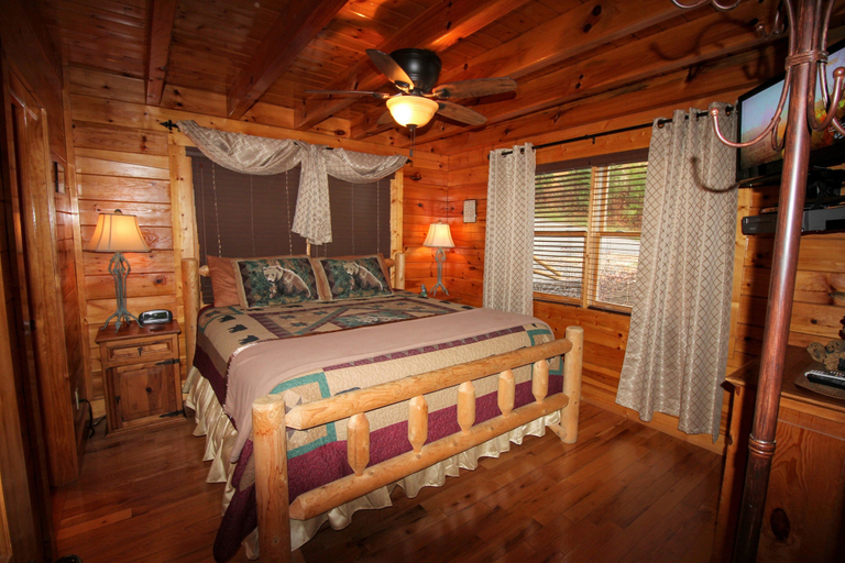 Bedroom, Nothin but a Good Time, Sevier
