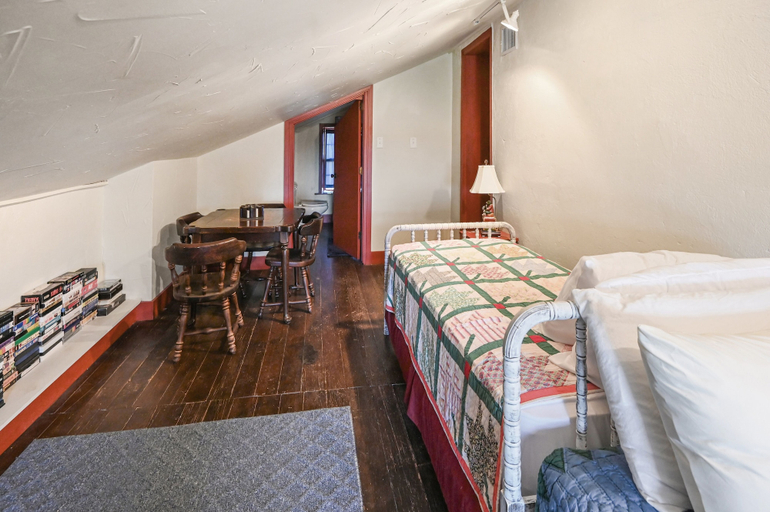 Room 5, Stein Haus Ranch 4 Bedroom Home by RedAwning, Llano