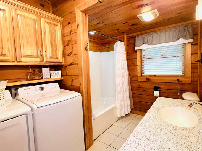 Bathroom 4, Burning Tree, Sevier
