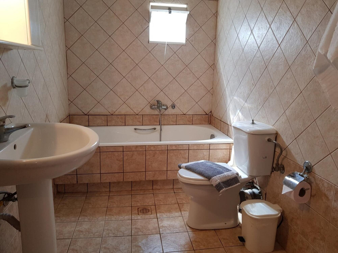 Bathroom 3, Eftihia s Traditional House, Crete