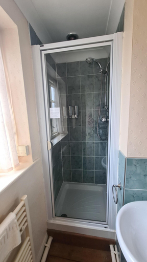 Bathroom 4, The Foresters Arms, Cheshire West and Chester