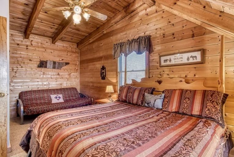 Bedroom 3, A Place in Time, Sevier