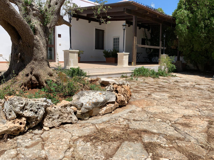 Others 3, Masseria Chianca - Le rose, Taranto
