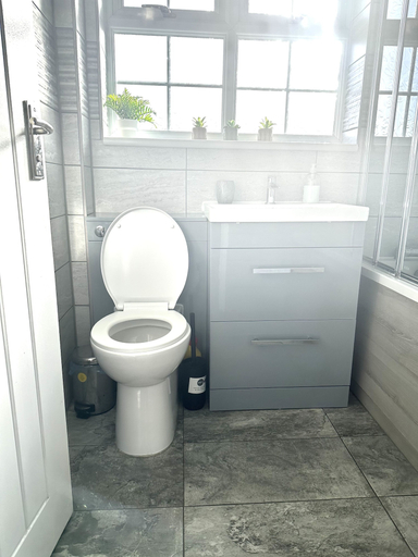 Bathroom 4, 3 Bed House - Sleeps 5 - Garden - Parking, Kent
