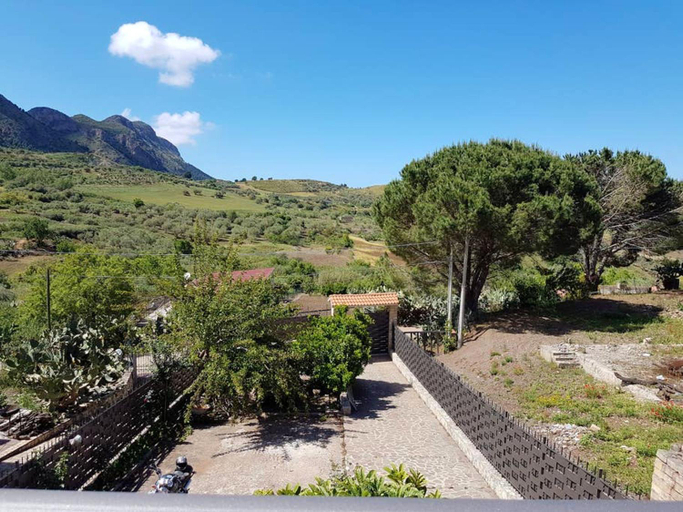 Exterior view 2, Beautiful Villa in Caccamo + Pool, Palermo