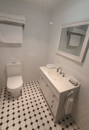 Bathroom 3, The Macquarie Hotel, Hobart