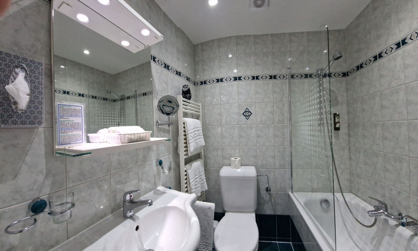 Bathroom 5, Hotel Touring au Lac, Neuchâtel