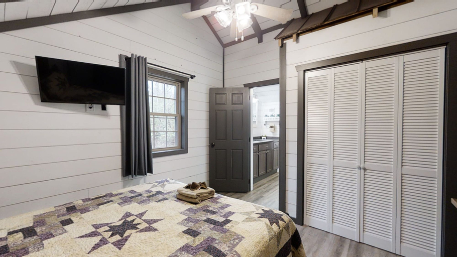 Bedroom 2, Bigfoots Hideaway, Sevier