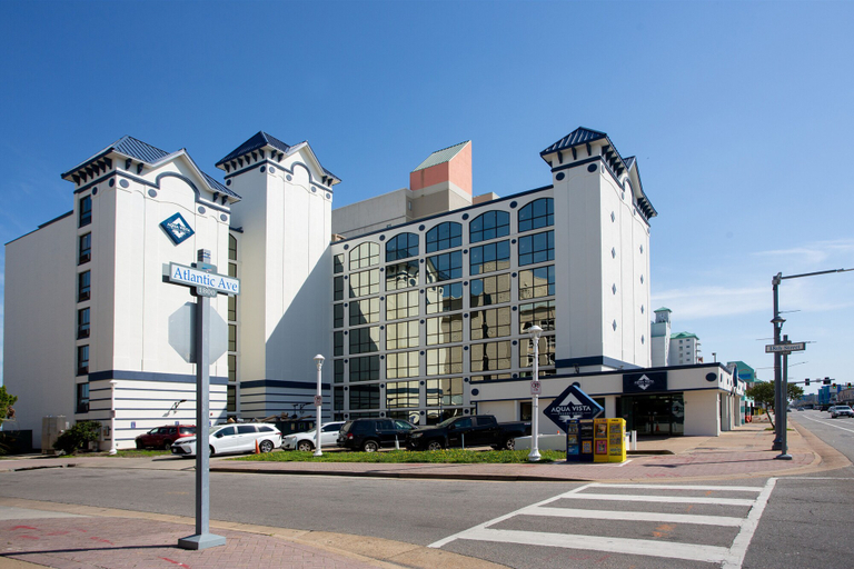 Exterior & Views