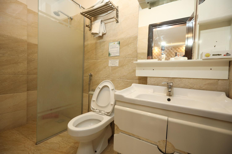 Bathroom 4, Safari Club 4, Islamabad