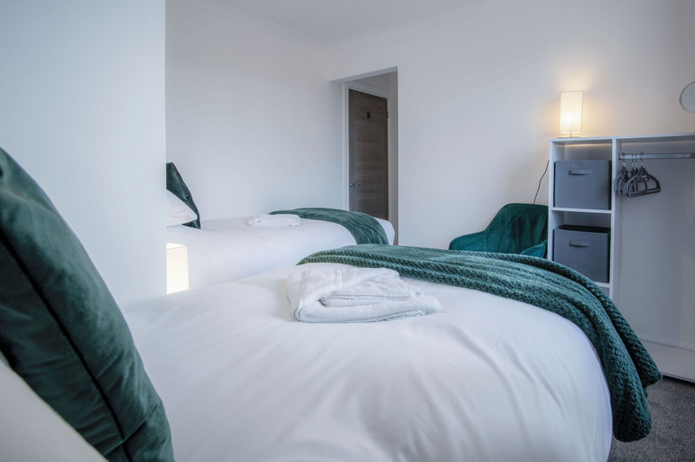 Bedroom 2, Gower Hideaway - 3 Bed - Ocean Breeze, Swansea