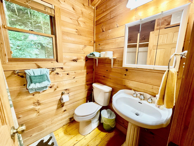 Bedroom 3, Willow Creek, Blount