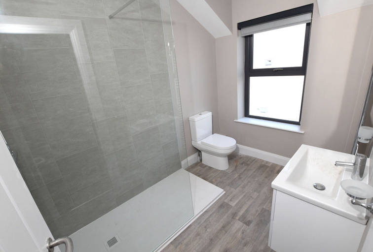 Bathroom 3, Homestead Hillsborough Guest Rooms, Lisburn and Castlereagh