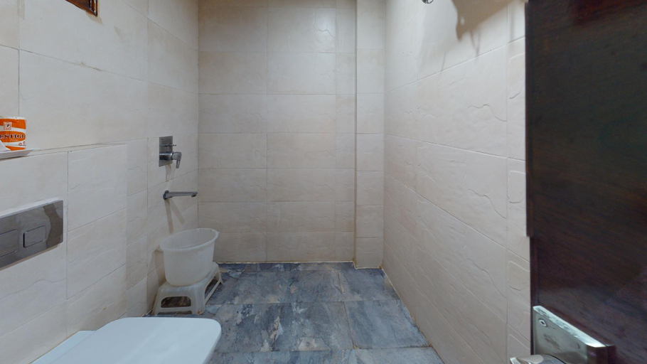 Bathroom 4, The Grand Uddhav, Delhi