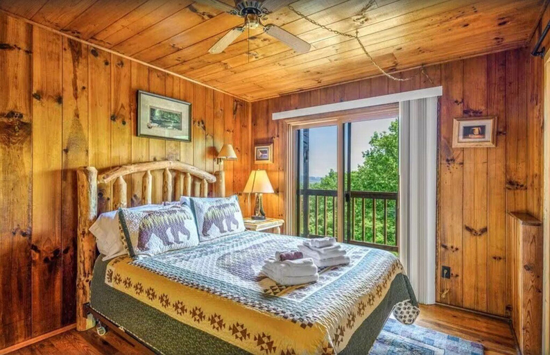 Bedroom 2, Little Greenbriar Lodge, Sevier