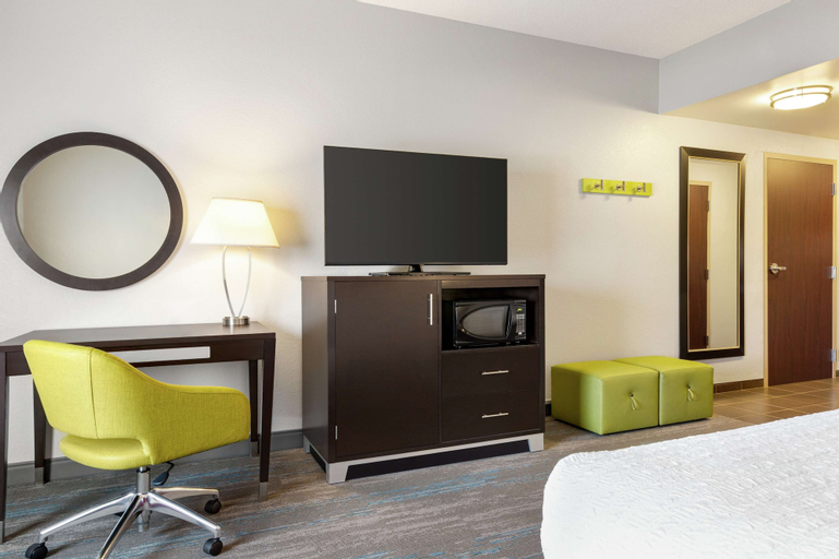 Bedroom 3, Hampton Inn & Suites York South, York