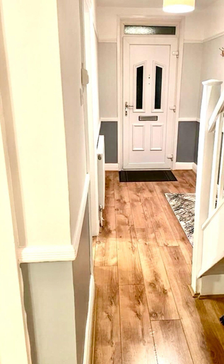 Others 4, Spacious 3-bed House With Free Parking, London