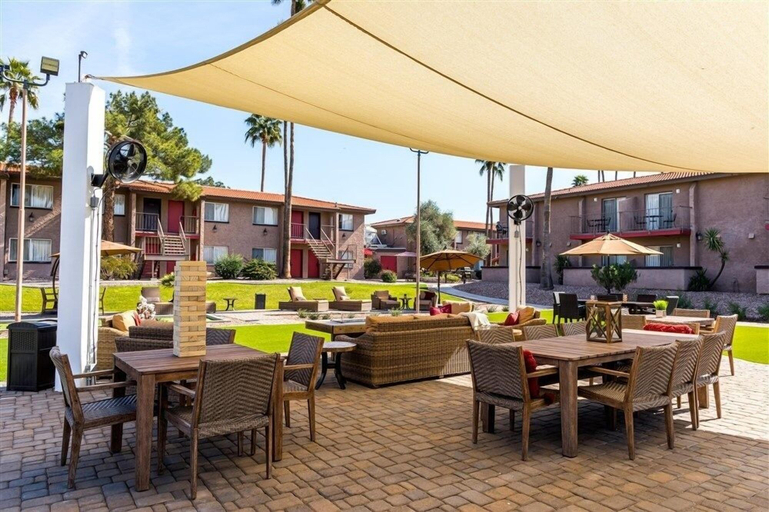 Dining 5, 201 Fully Furnished with WiFi by RedAwning, Maricopa