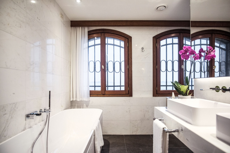 Bathroom 5, San Clemente Palace, Venice, Venezia