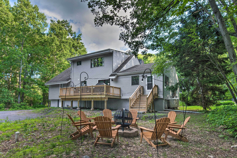 Exterior & Views 1, Lake Access & Private Hot Tub at Poconos Home!, Carbon