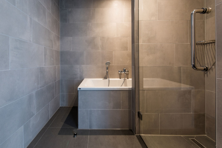 Bathroom 4, YAYS Amsterdam North by Numa, Amsterdam