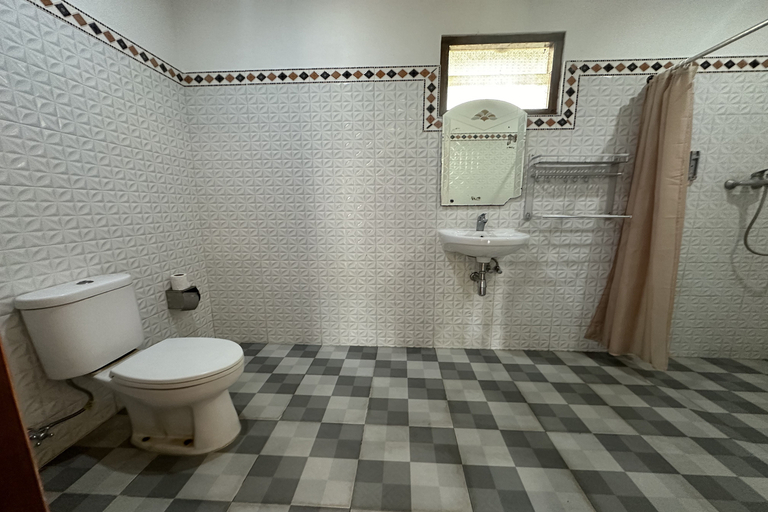 Bathroom 5, Arlina's Hotel Kintamani, Bangli