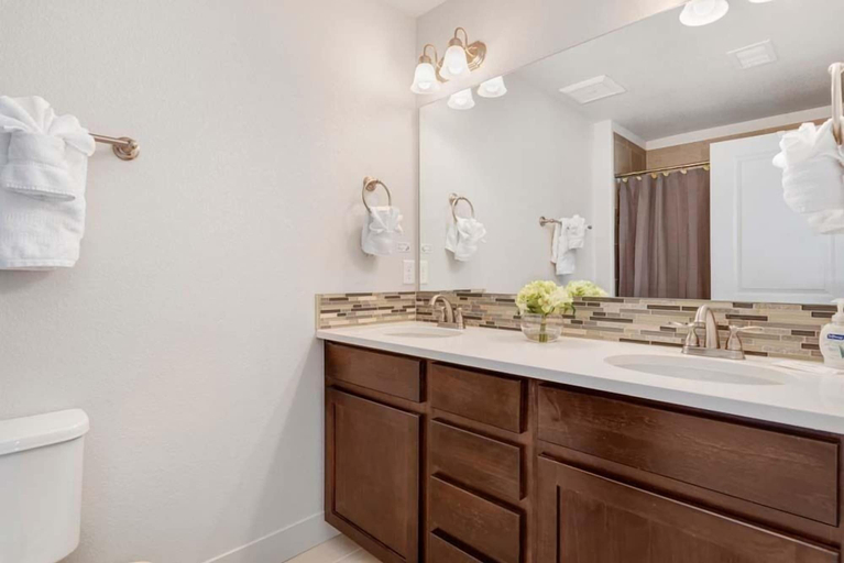 Bathroom 4, Modern Townhome Steps From the Brewery District!, Larimer