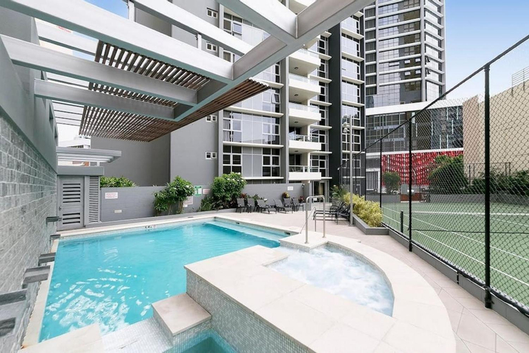 SK2 - CHARMING Skyline CBD w River Views 3 BR Private Apartment, Brisbane