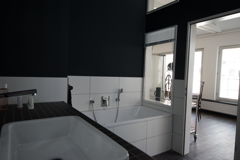 Deep soaking bathtub 5, Weimar Central Artist Loft, Weimar