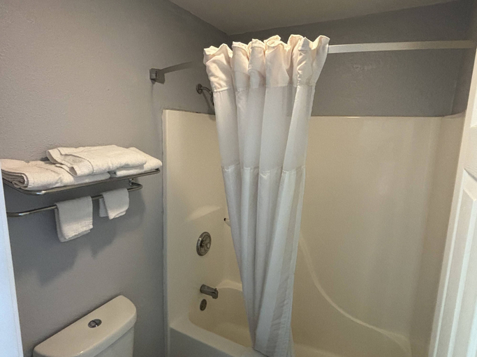 Bathroom 5, Clairmont Inn, Pickens