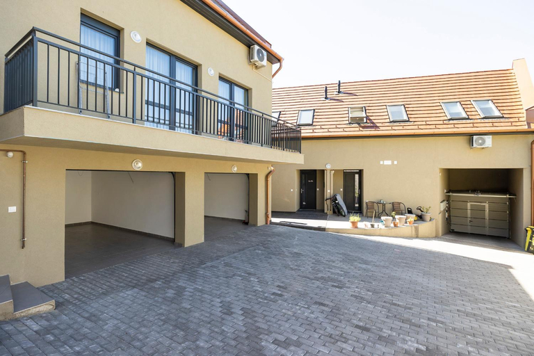 Others 5, Star Apartman, Eger