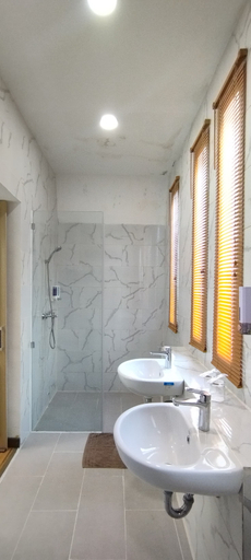 Bathroom 3, Urbanest Inn Castle Resort, North Minahasa
