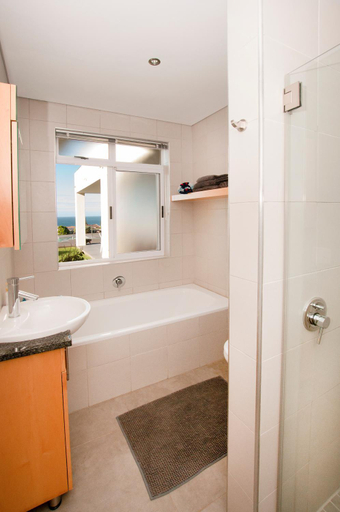 Bathroom, Palamos on Sea, Cacadu