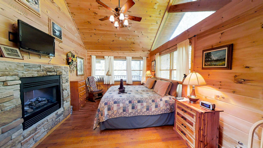 Bedroom 3, Always Kiss Me Goodnight, Sevier