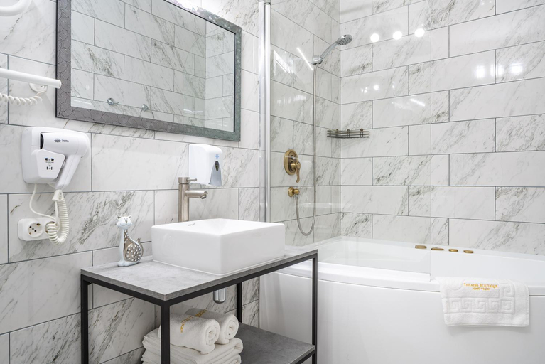 Bathroom 3, Theatre Boutique Apart-Hotel, Shevchenkivs'kyi