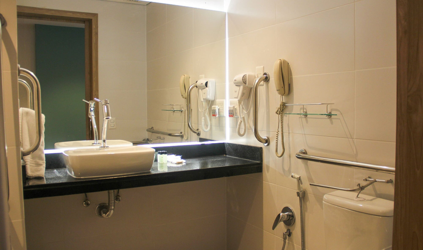 Bathroom 5, Pestana Curitiba, Curitiba