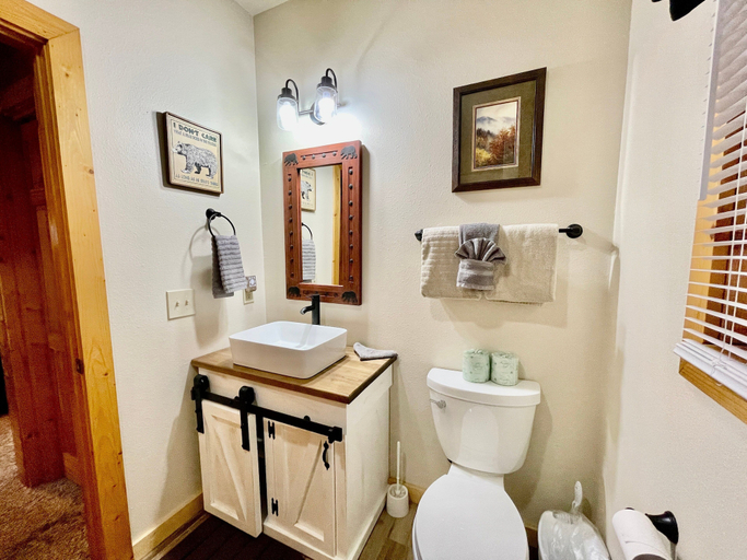 Bathroom 4, Picture Perfect, Sevier