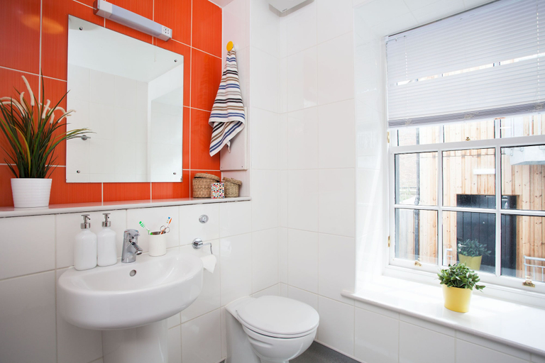 Bathroom, Sugarhouse Close, Edinburgh