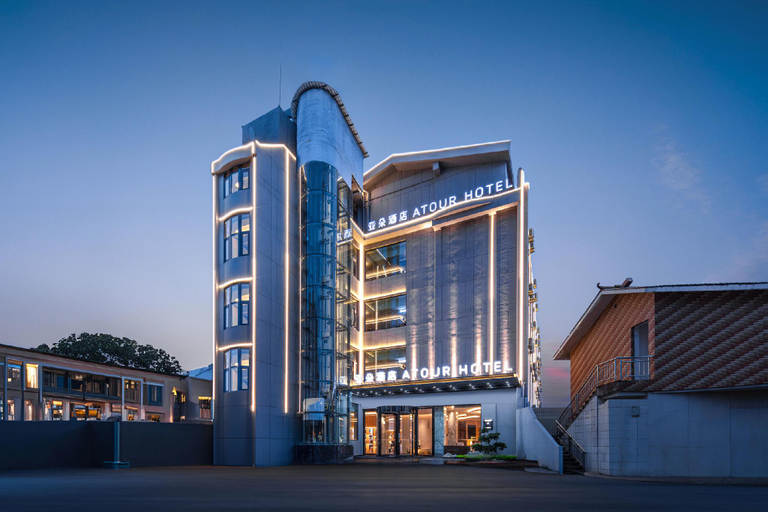 Exterior & Views