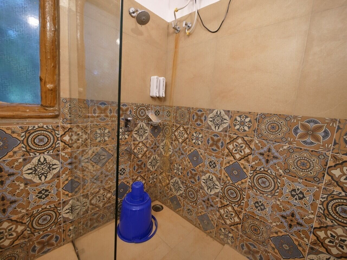 Bathroom 5, Bandhavgarh Meadows, Umaria