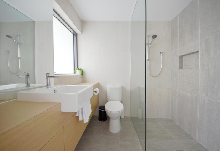 Bathroom 2, Kangaroo Bay Apartments, Clarence