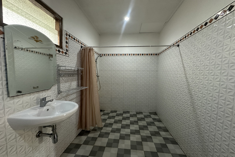 Bathroom 3, Arlina's Hotel Kintamani, Bangli