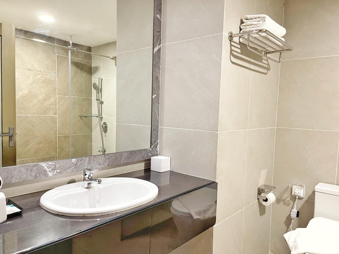 Bathroom 13