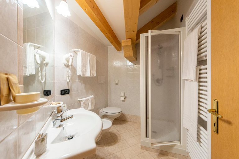 Bathroom 4, Flos Hotel, Trento