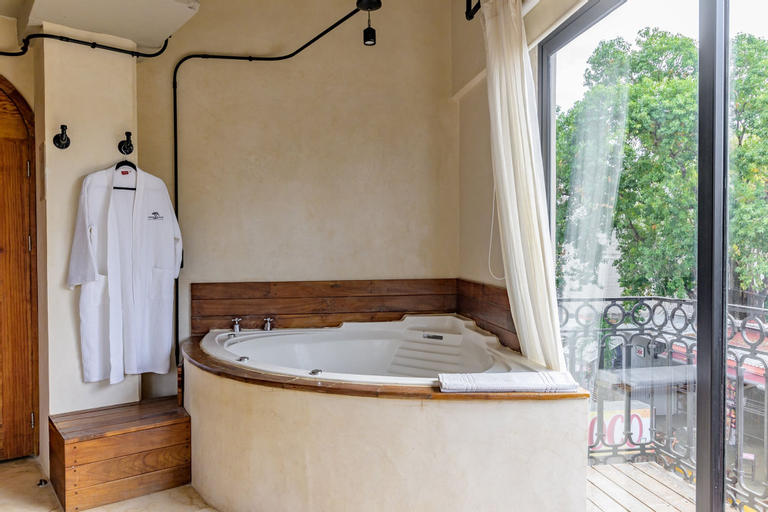 Bathroom 10