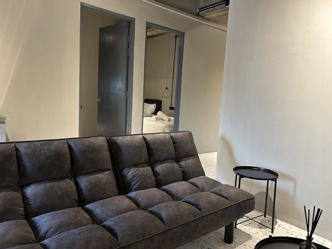 Others 5, M2 LIVING, Kinta