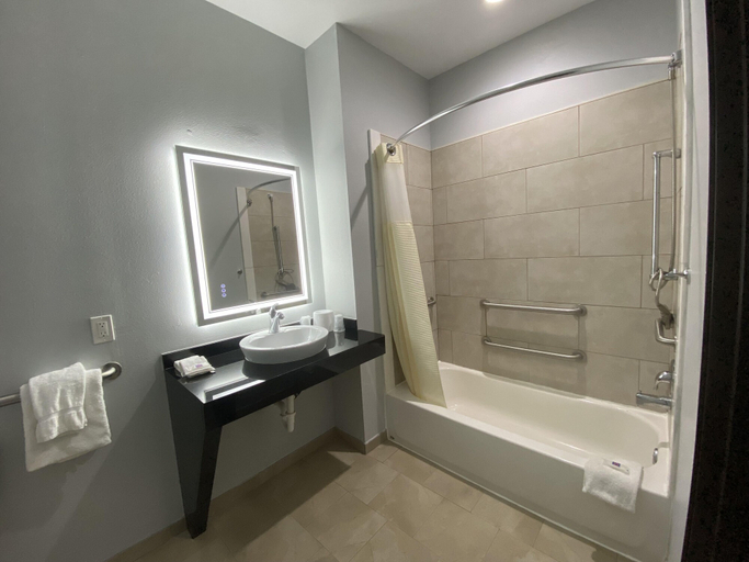 Bathroom 3, Studio 6 Suites Texas City, Tx – I-45 South, Galveston
