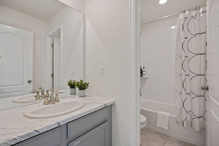 Bathroom 4, Modern & Stunning Home Near Breweries and Old Town!, Larimer